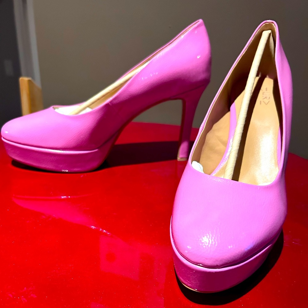 NATURALIZER HIGH HEELS (NEW, UNWORN)